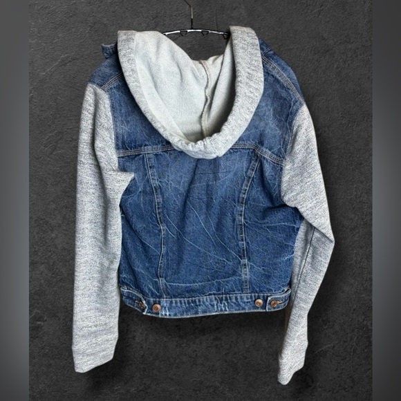 Amethyst Jeans Blue Denim Jacket with soft Gray Sleeves - Picture 2 of 7